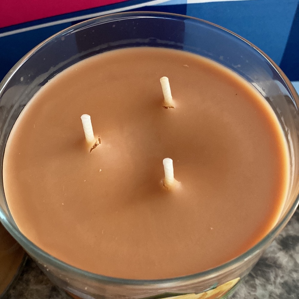 Bath & Body Works 3-Wick candles - Picture 6 of 7